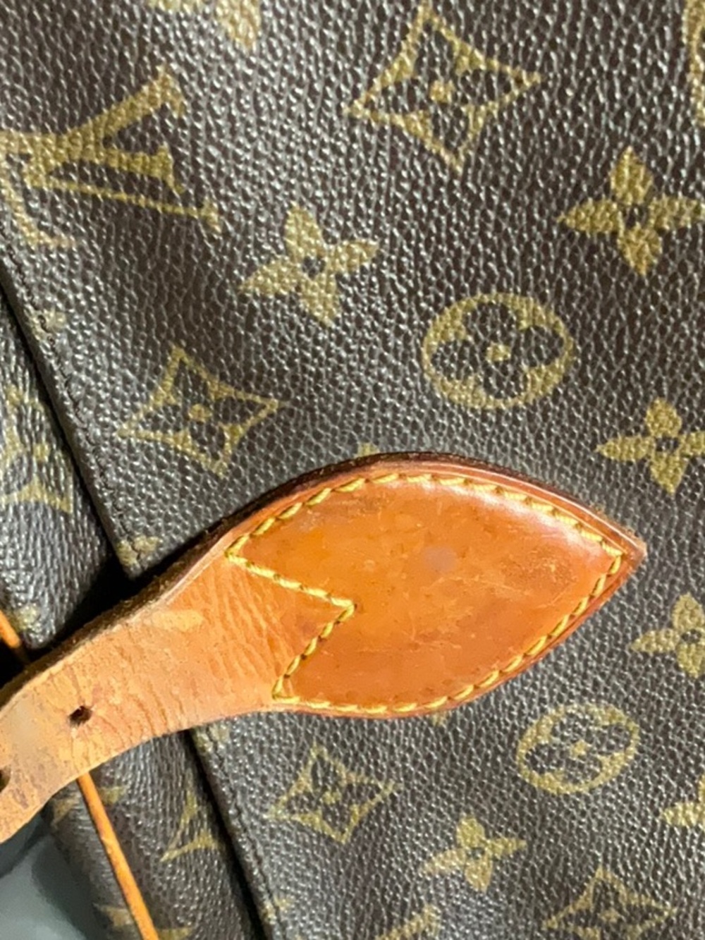 Beautiful Louis Vuitton used Lux cloud GM Crossbody minor scratches throughout - Picture 2 of 5